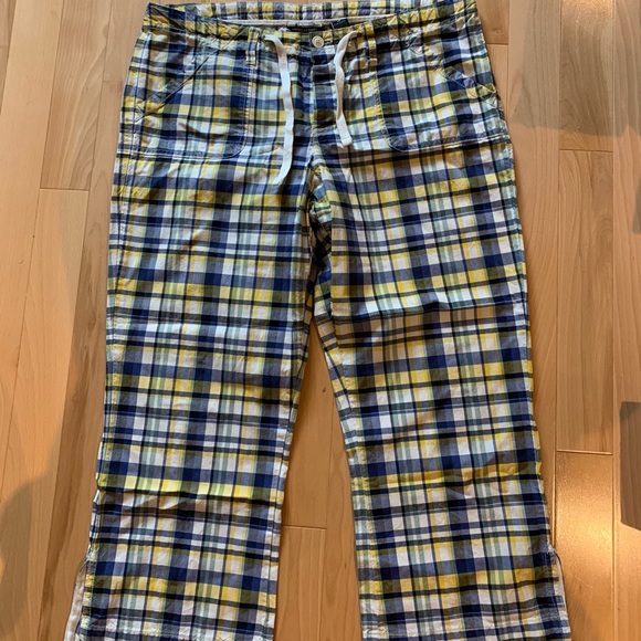 American Eagle Outfitters Pants - 🌟HostPick🌟EUC American Eagle Plaid capris - size 10